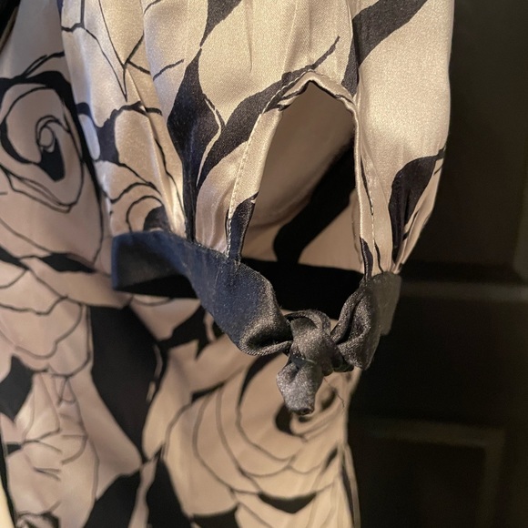 BEBE fur collar floral print silk blouse - Picture 5 of 16